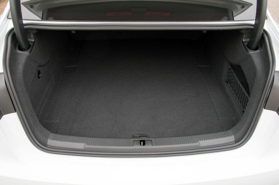 Багажник Audi A6 TFSI Sedan (4G, C7) 2014 года  (WW) (фото 28 из 28)